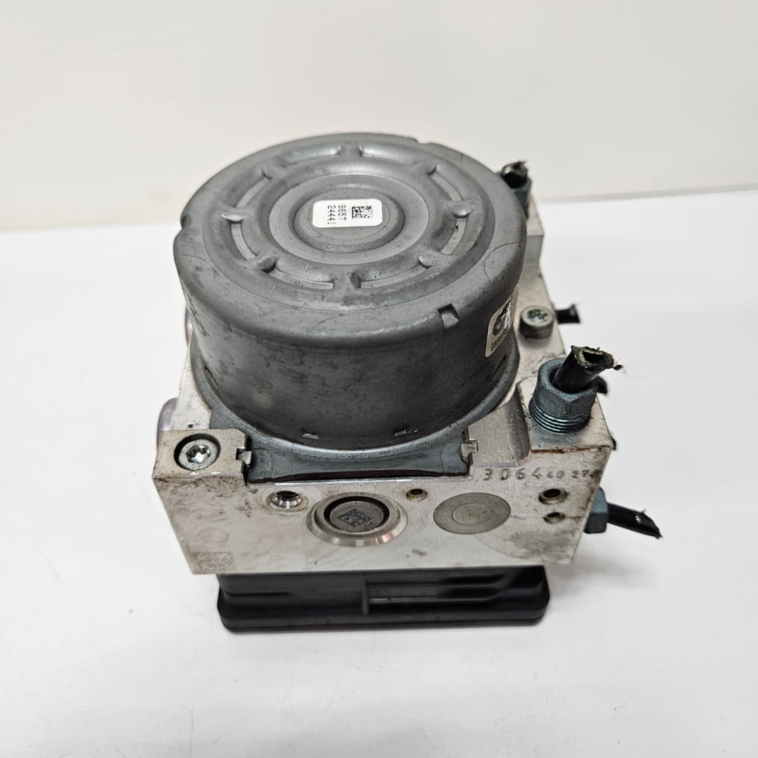 2014-2016 BMW F30 328i,328i ABS Anti-Lock Brake Pump Module 6870912