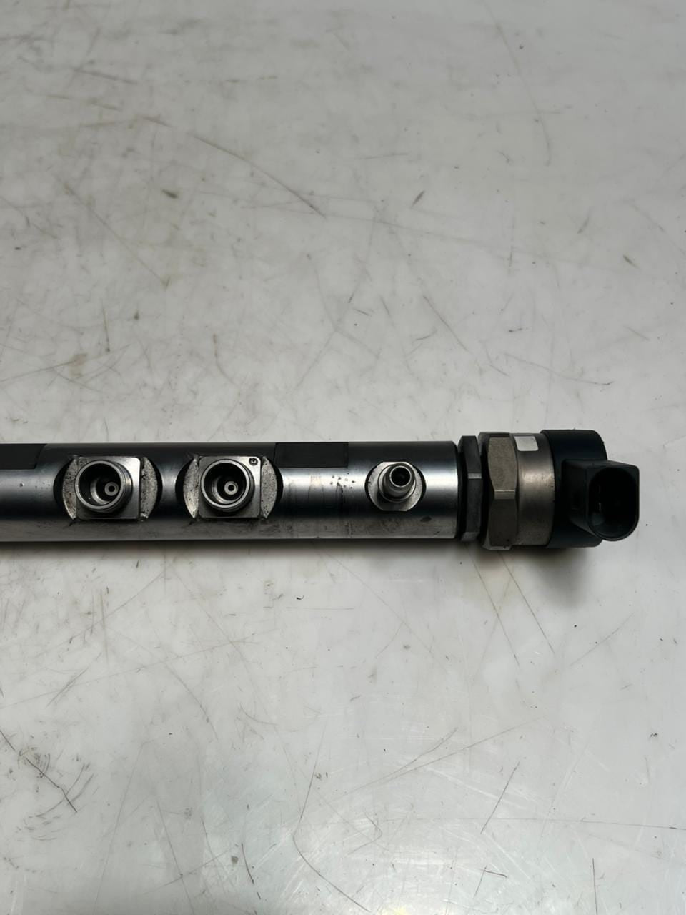 BMW 1' F10 F30 E90 E81 E87 N47 2.0L Fuel Injection Rail With Sensor 7809127 OEM