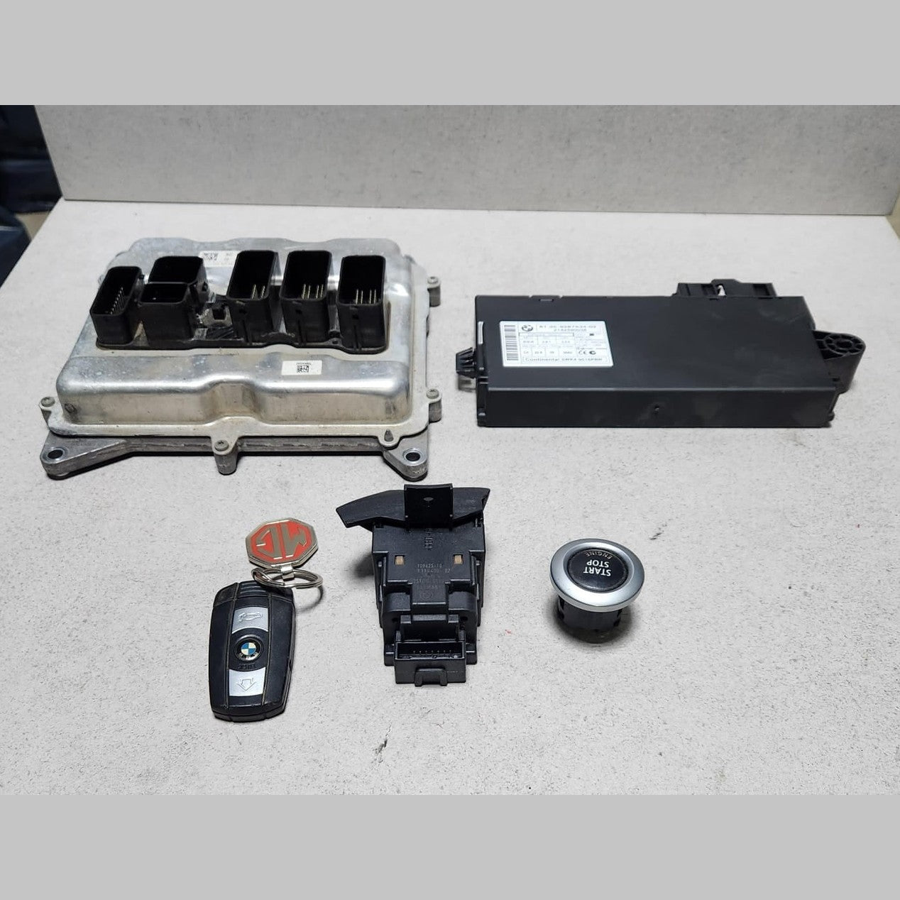 2014 BMW X1 E84 N20 Engine Control Unit ECU Set 8631727 OEM