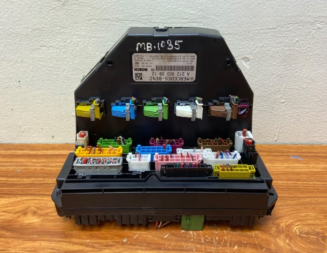 Mercedes-Benz Front Fuse Box Control Module A2129005912 C-Class W204 S204