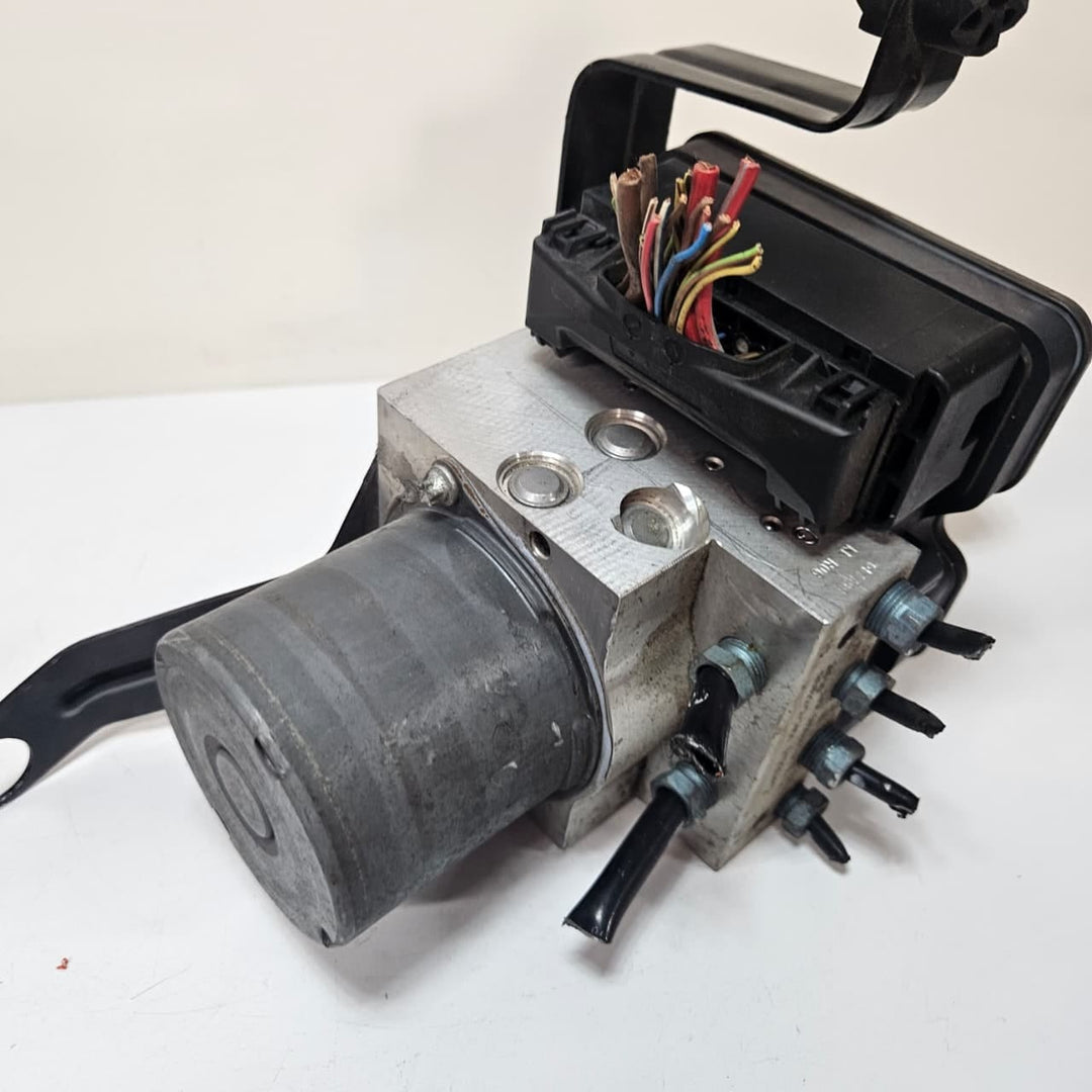 2014-2018 BMW X5 F15 X6 F16 ABS Pump Control Module 6866243