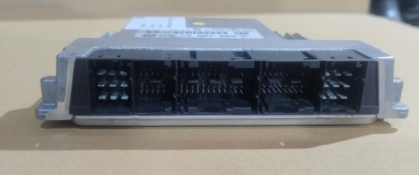 BMW E87 E90  N45 ENGINE DME BASIC COMPUTER CONTROL UNIT ECU 7557809