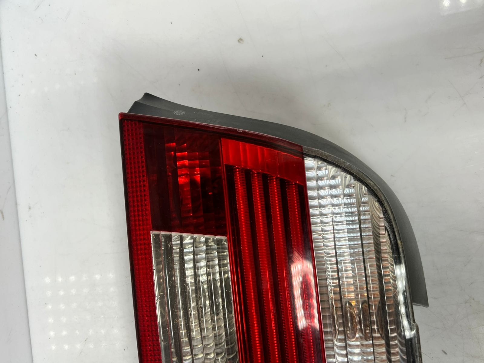2001 BMW 530i 5 Series E39 sedan RIGHT SIDE Tail Light Assembly 6902528 OEM