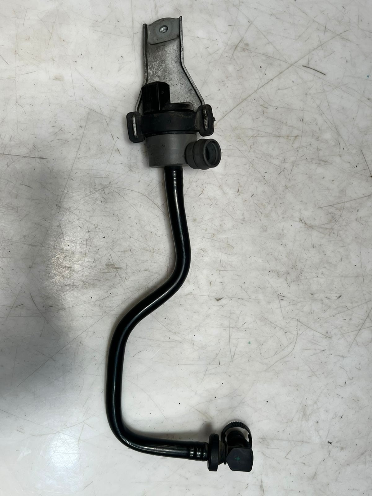 2010-2016 BMW 550i N63 X5 X6 Fuel Tank Ventilation Valve With Hose 7619298 OEM