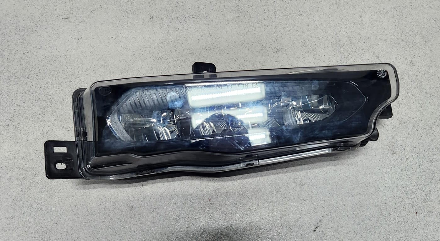2019-2021 BMW X3 Front Right Fog Light 9492772 X3 G01 OEM