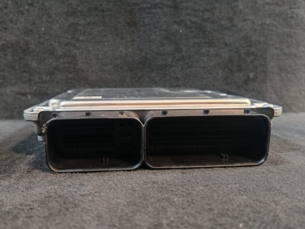 BMW 3 F30 F35 F31 ENGINE CONTROL UNIT/MODULE ECU ONLY OEM - 8470176