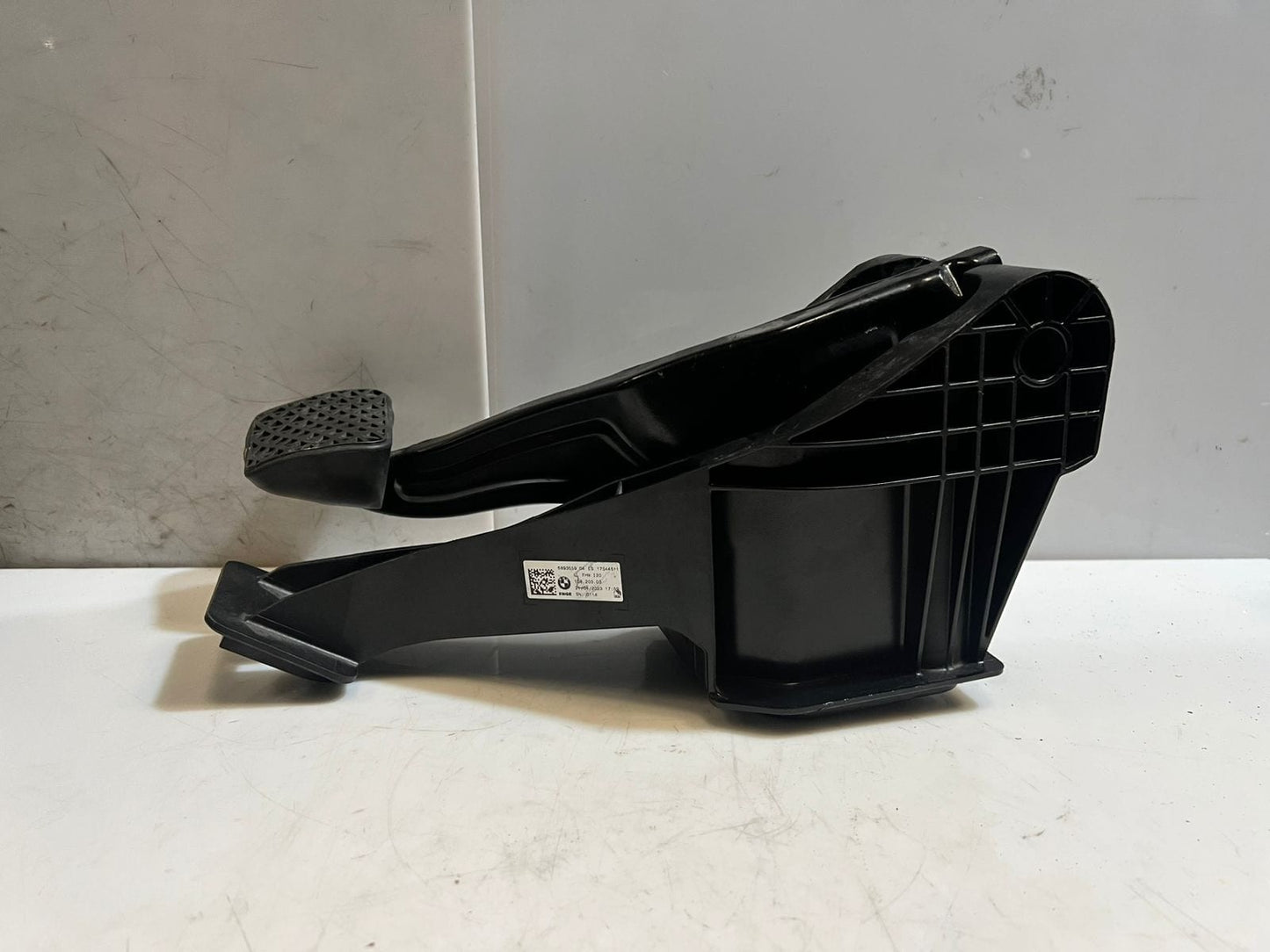 2022 BMW iX I20 xDrive 40 Brake STOP Pedal BRACKET 6893659 OEM