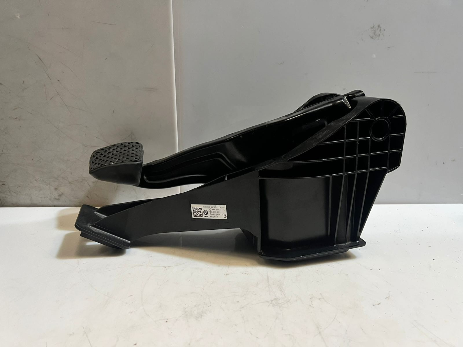 2022 BMW iX I20 xDrive 40 Brake STOP Pedal BRACKET 6893659 OEM