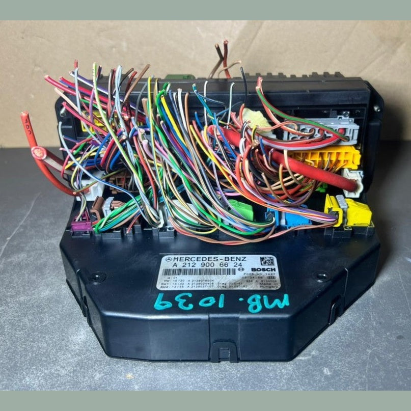 10-16 Mercedes-Benz W212 W204 Front SAM Module Relay Fuse Box A212 9006624 OEM