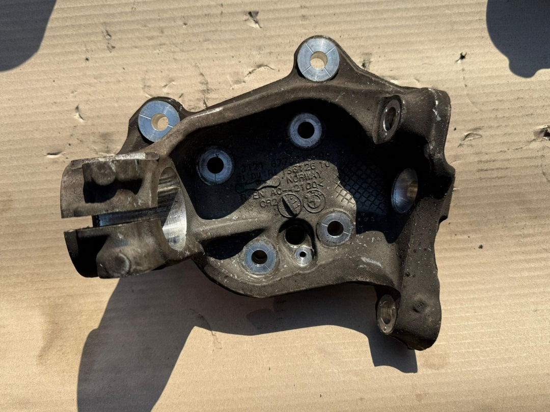BMW 128 KNUCKLE CARRIER RIGHT FRONT 2009 2010 2011 2012 E82 135 3121 6773210 OEM