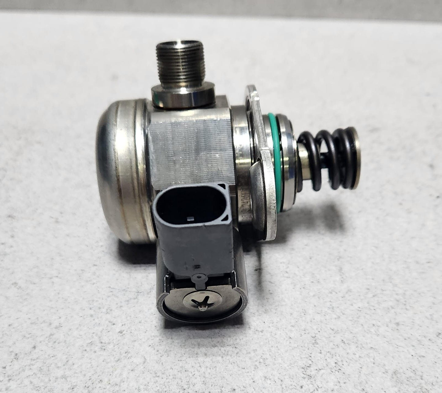 Mercedes-BenzHigh Pressure Fuel Pump A2740700501 W204 W205 W212 W213 C207
