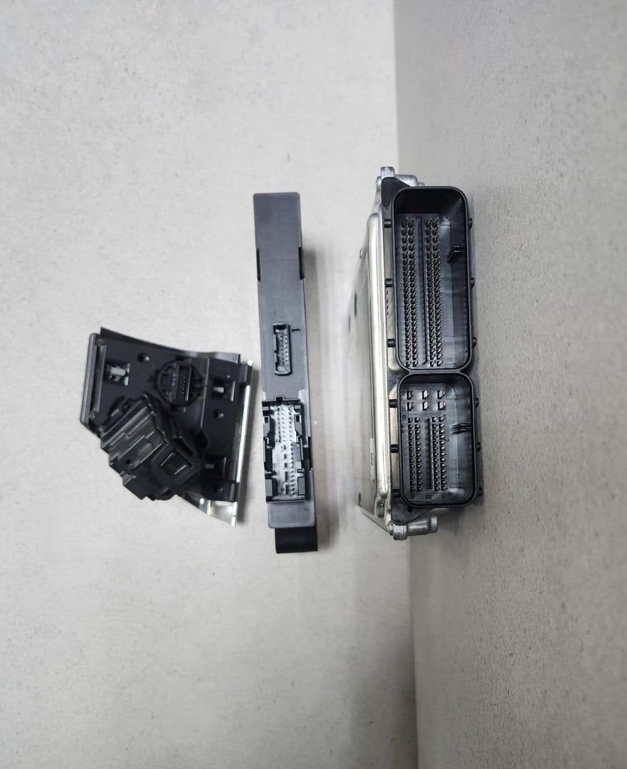 2007-2013 BMW X5 Engine Control Unit 7805585 X5 E70 3.0 DIESEL and E92 E93 330d