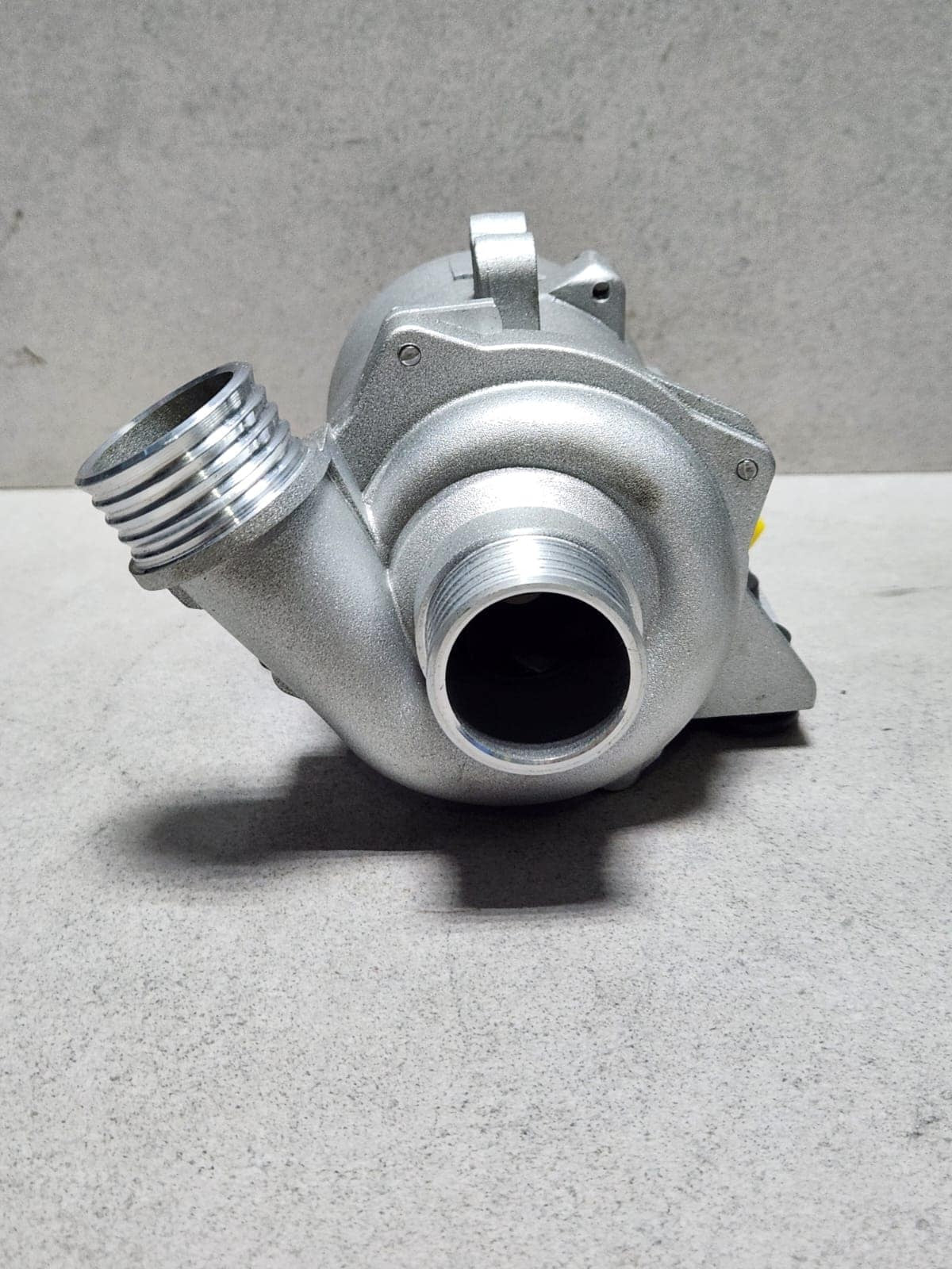 Genuine 2008-2013 BMW 128i Electrc Water Pump 11517586925 E90 X3 Z4 1 3 5 Series