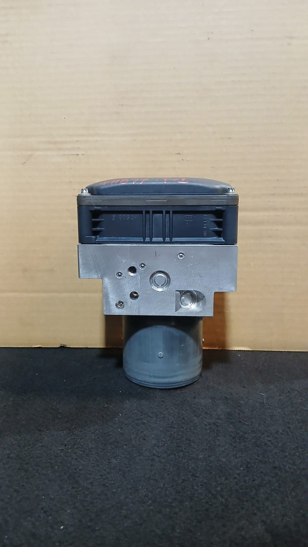 OEM BMW F01 / F02 ABS ANTI-LOCK BRAKE PUMP MODULE ECU P/N 6860149 6860150