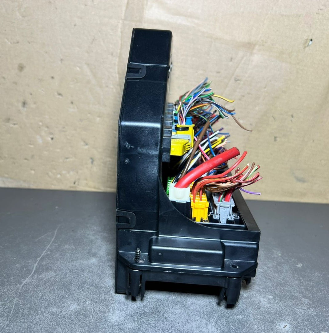 10-16 Mercedes-Benz W212 W204 Front SAM Module Relay Fuse Box A212 9003314 OEM
