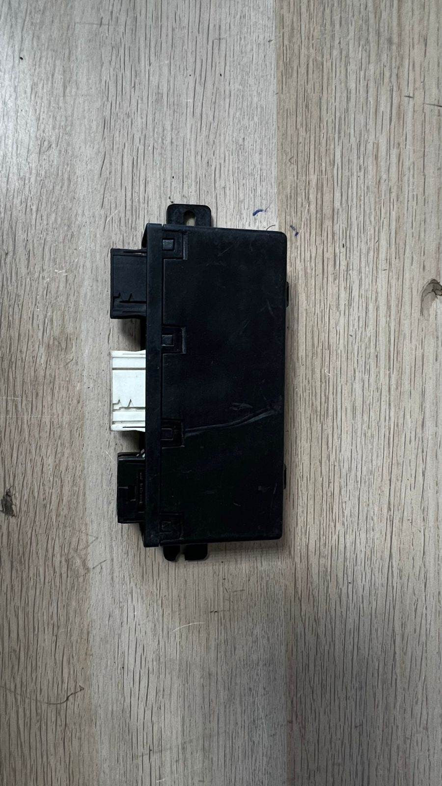 1999-2000 BMW 528i Door Control Module 8377601  5' E39 540i 