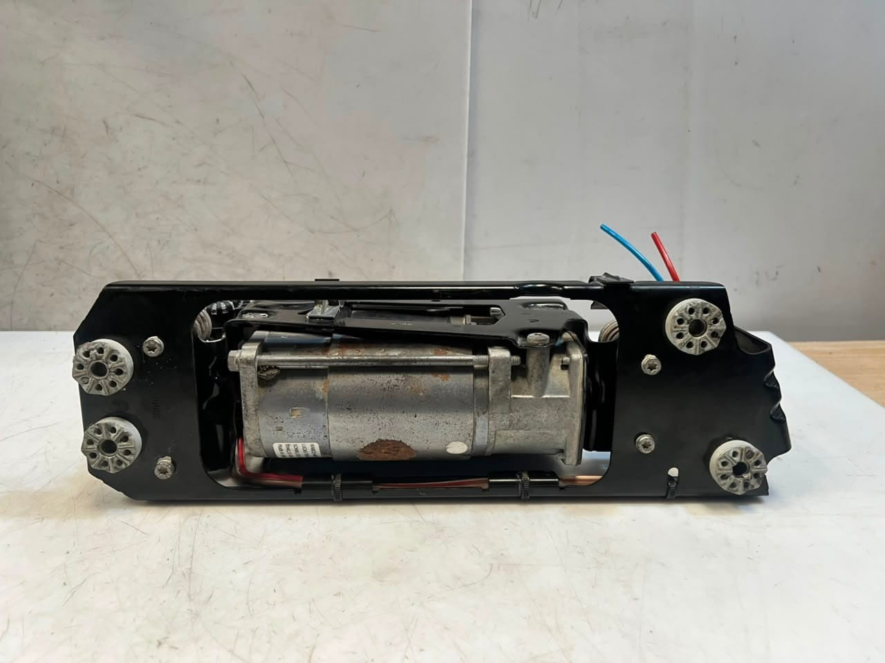 2010-2015 BMW 5' F01 F02 F10 F11 750Li Air Suspension Compressor 6794465 OEM