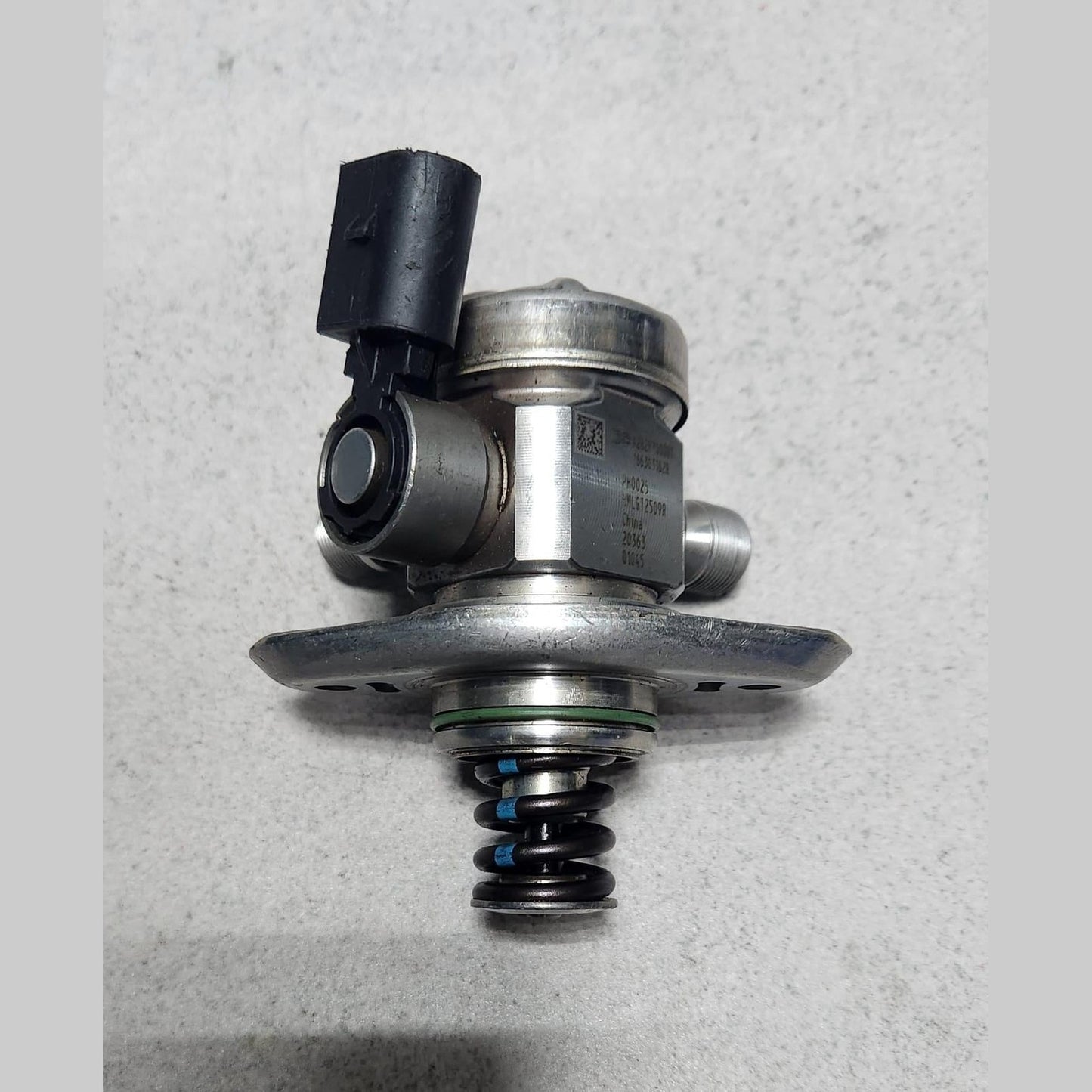 2018 Mercedes-Benz A200 High Pressure Fuel Pump A2820700001  
