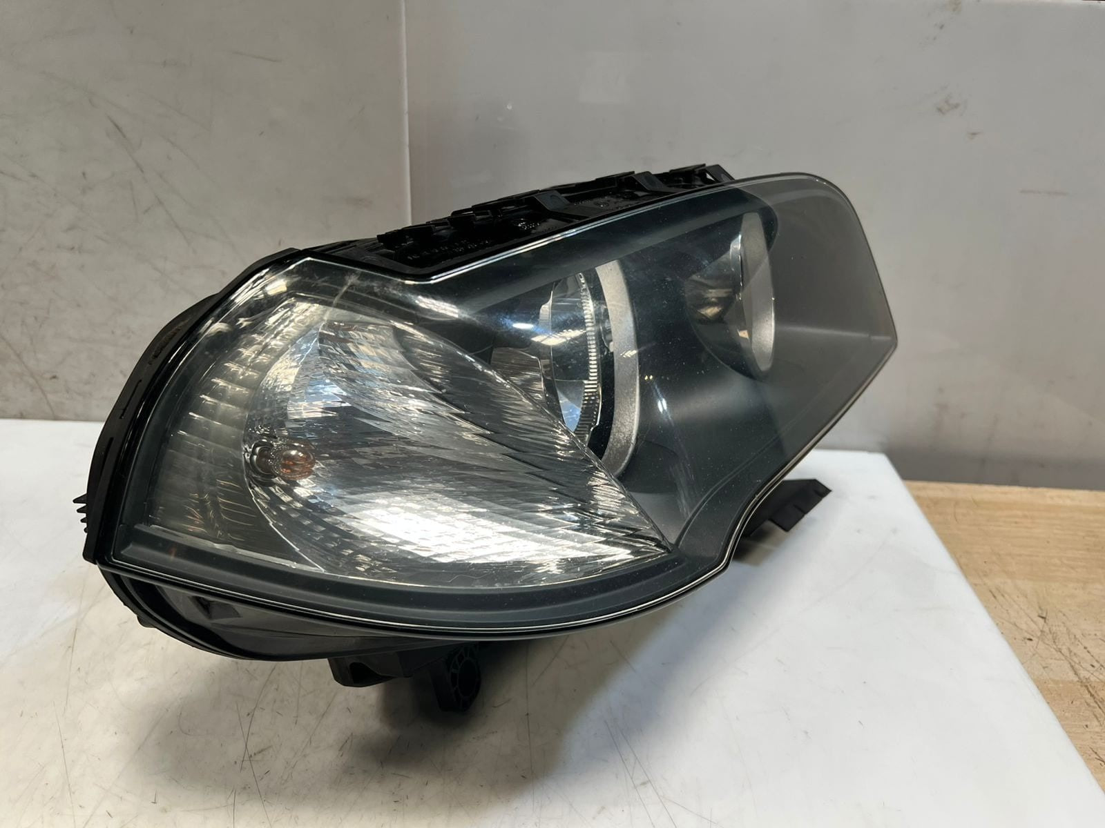 2008-2009 BMW X3 E83 Front Headlight Right & Left halogen 7162196
