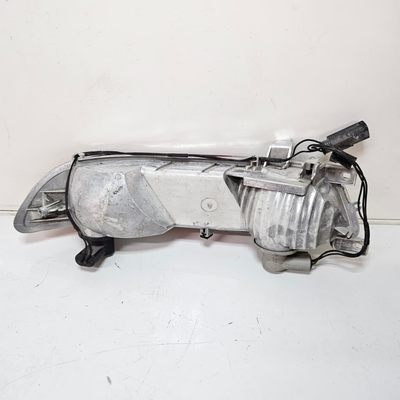 6911900-2004-2005 BMW 6 Series E63 E64 645Ci Taillight Rear Lower Right OEM