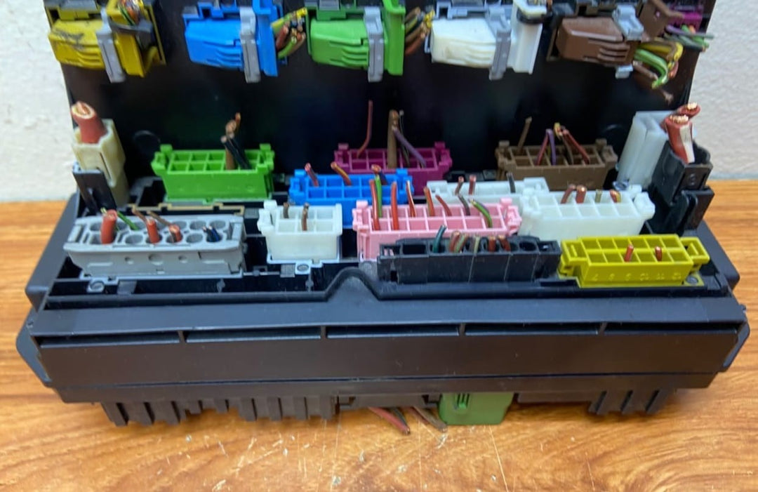 2014-2016 Mercedes-Benz E350 Fuse Box Relay Module Control Unit A2129002627 W212