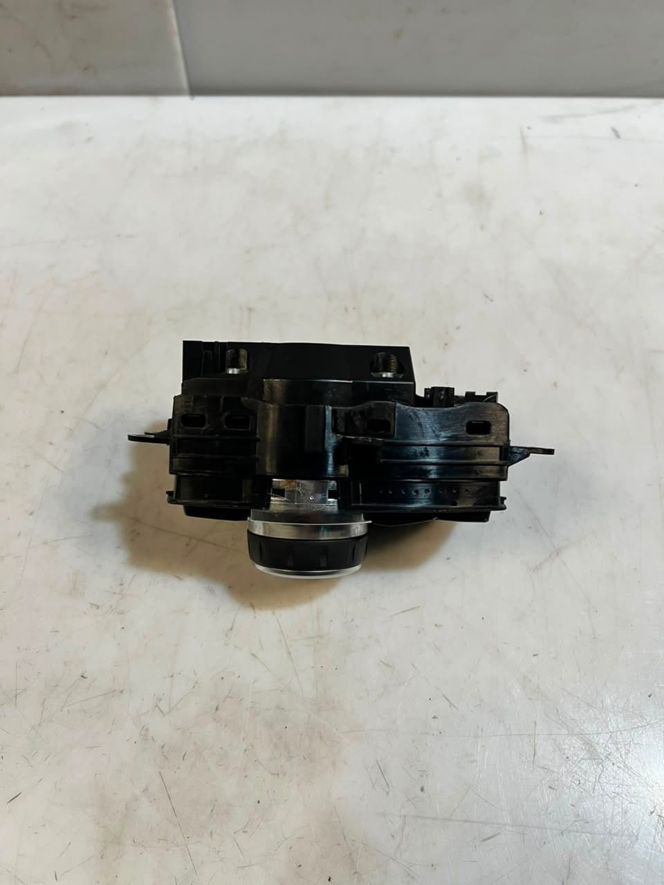 2007-2013 BMW X5 E60 E61 E63 E64 X5 E70 X6 E71 iDrive Controller 9249440