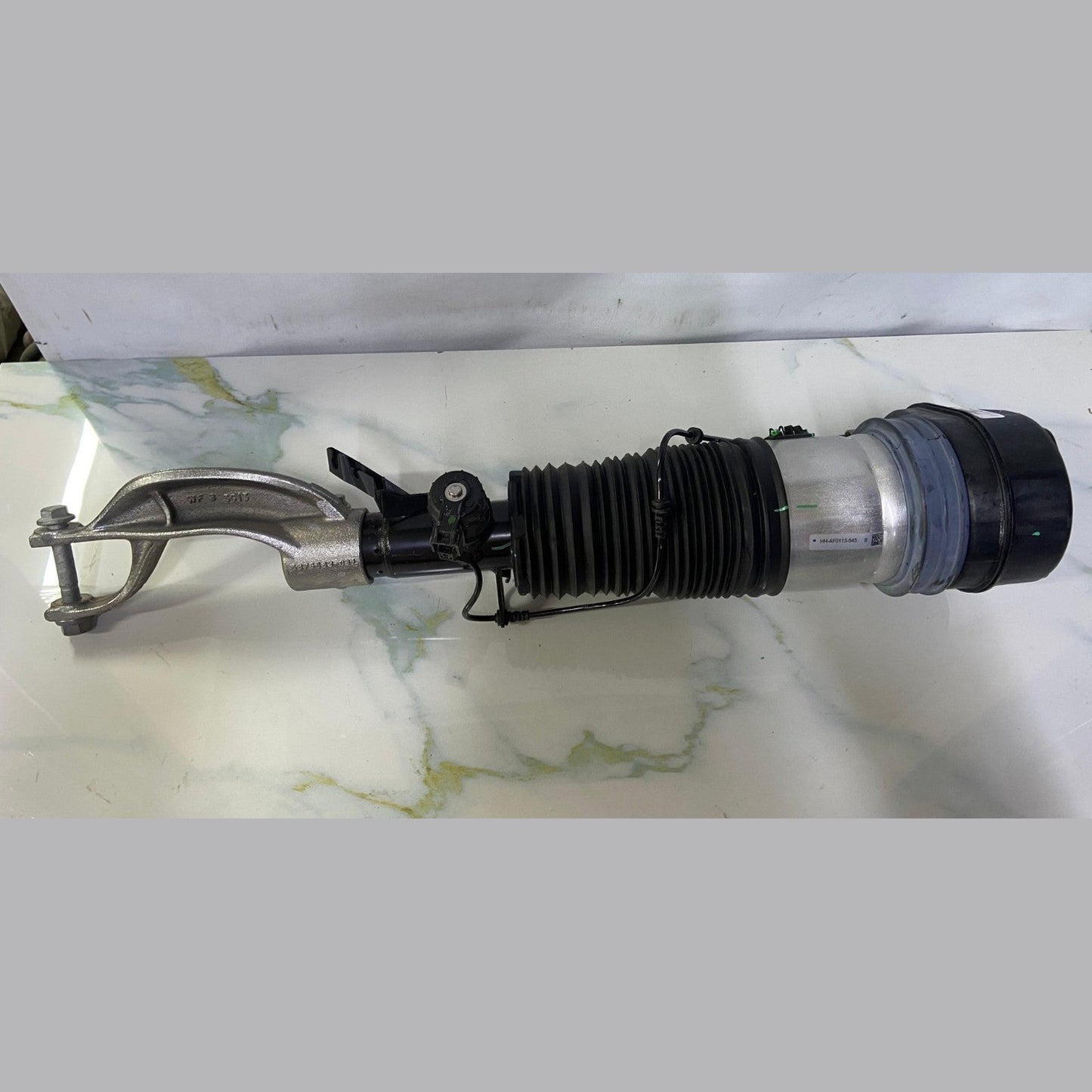 OEM BMW X7 G07 LCI Air shock absorber front left 7831561 ASSEMBLY 2020-2025