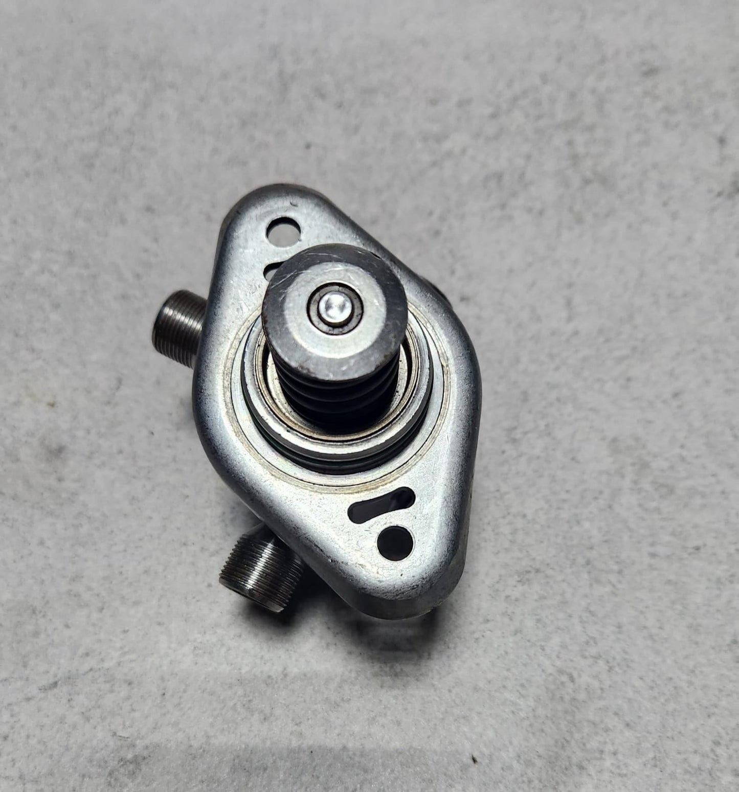 2018 Mercedes-Benz A200 High Pressure Fuel Pump A2820700001  