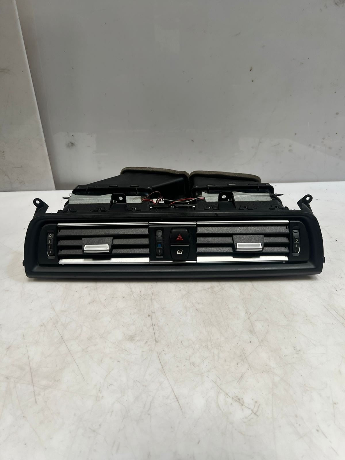 BMW 5 Series F10 F11 Dashboard Fresh Air Grille Center 9209137 OEM