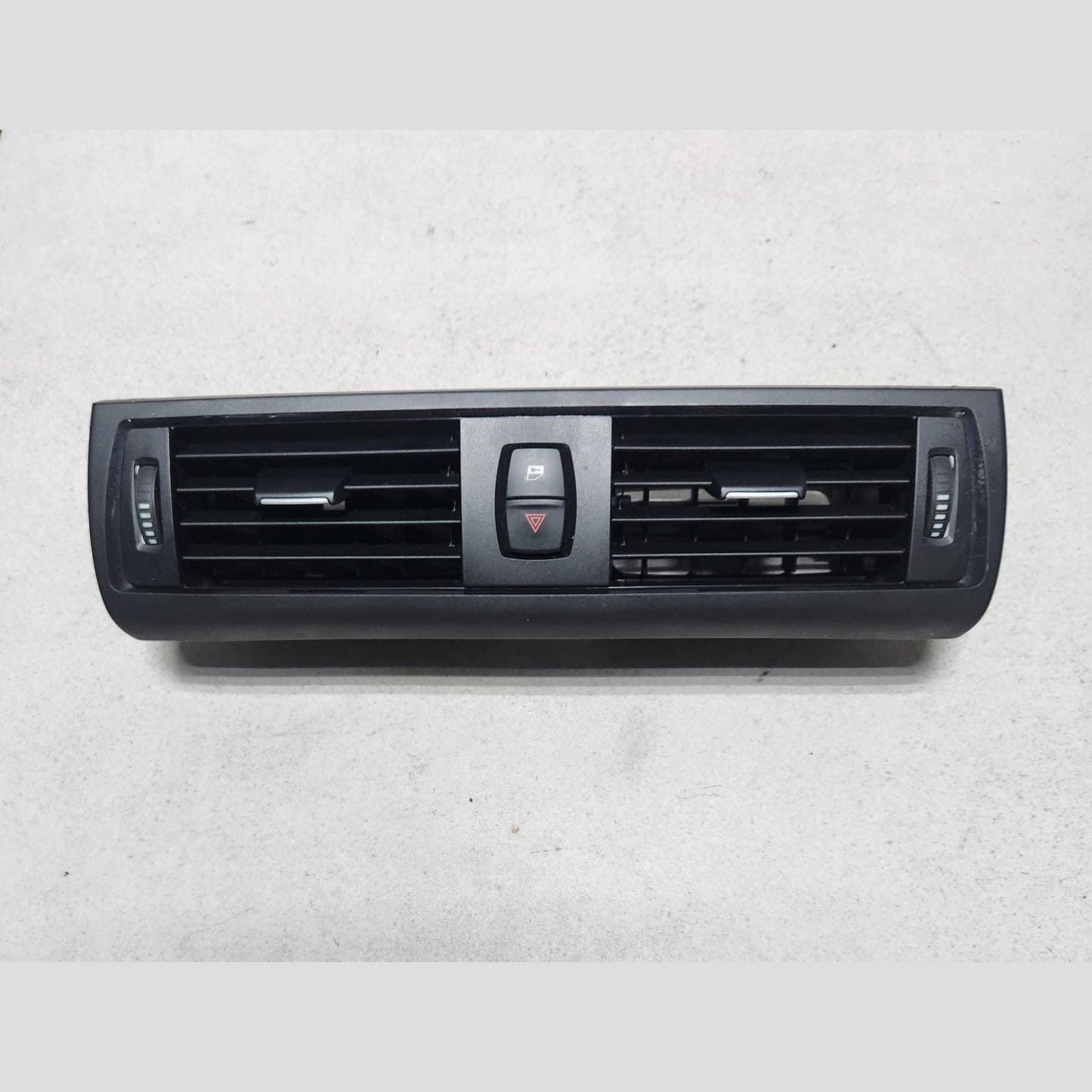 BMW Dashboard Center Air Vent 92053571 Series F20 F21, 2 Series F22 F23