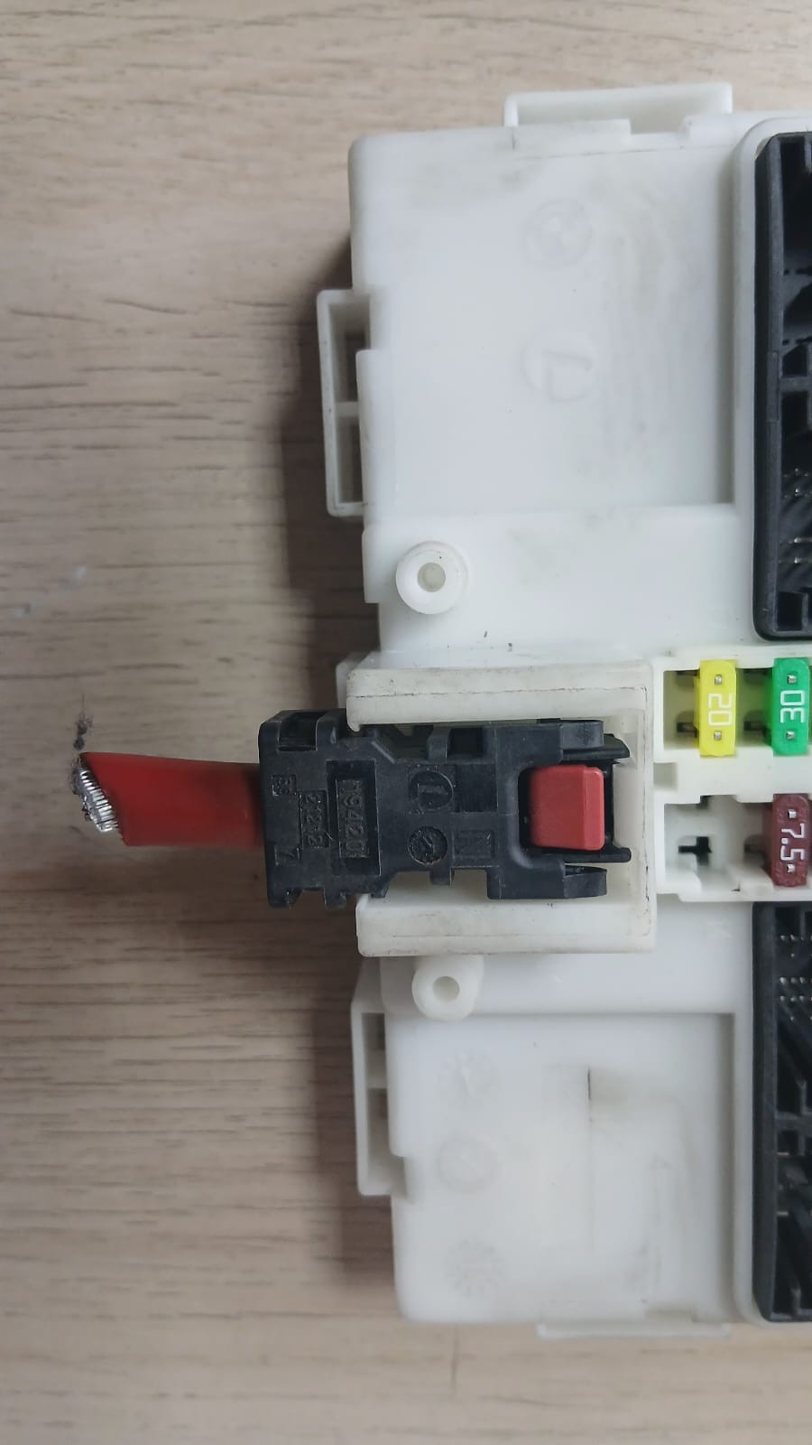 BMW F20 F21 F30 F31 F32 Body Control Comfort Module Unit FEM ECU LR01 9868383