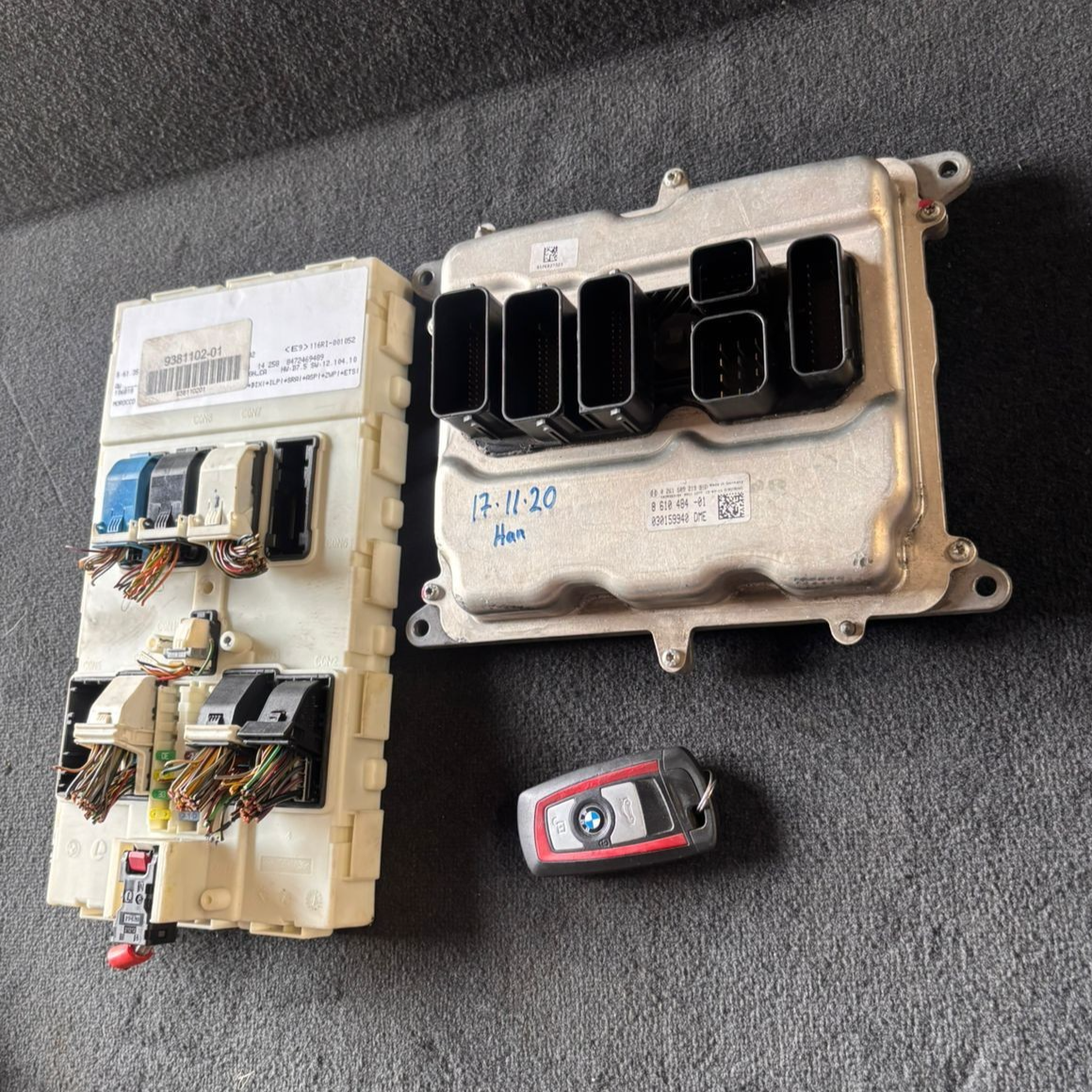 BMW 1 F20 PRE LCI 118i  N13B16A  ENGINE CONTROL UNIT ECU KEY LOCK SET - 8610484