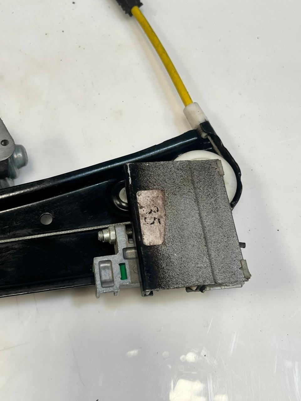 BMW 6 Series E63 E64 Front Door Window Regulator With Motor Front Left 7008623