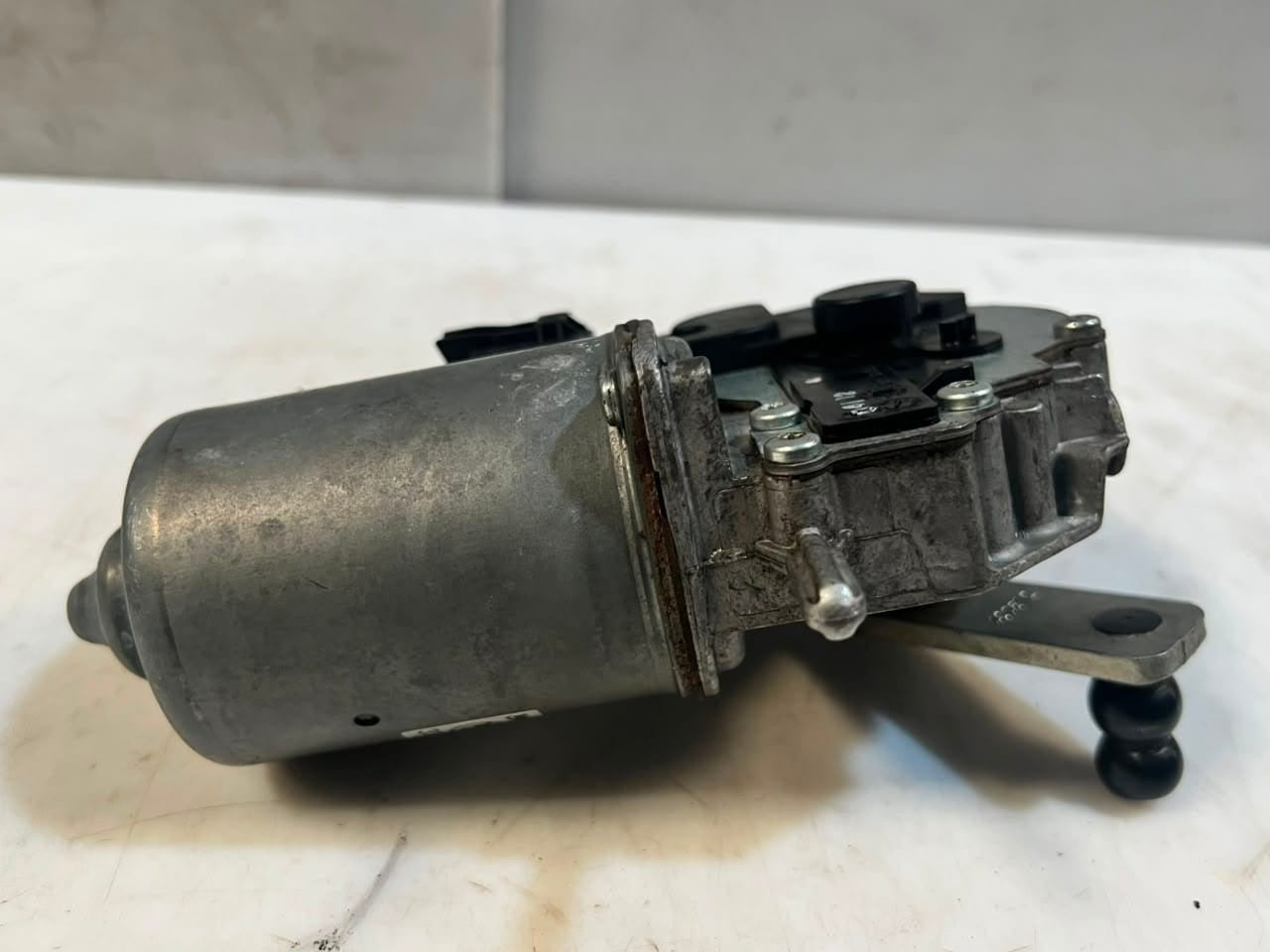 2006-2014 BMW X5 E70 Windshield Wiper Linkage MOTOR 7200536 OEM