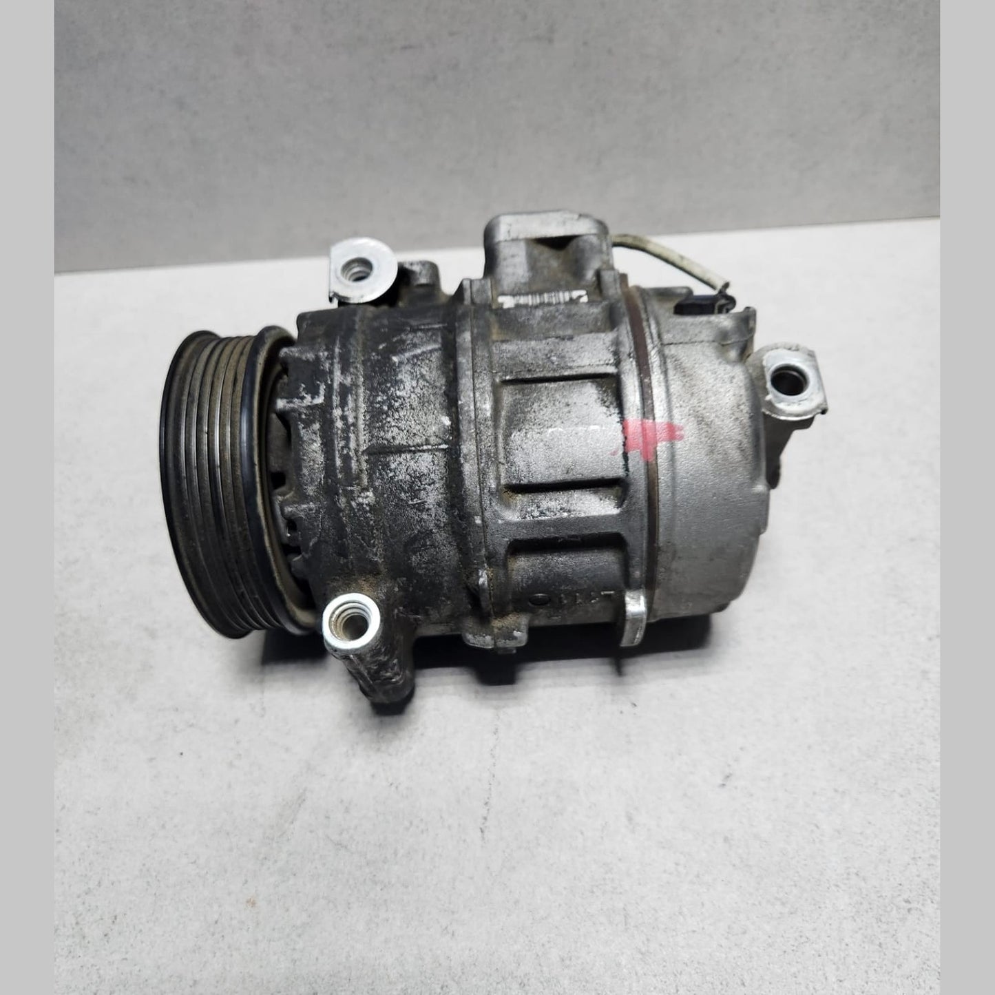 2006-2007 BMW 525i Air Conditioning Compressor 6956715 E60 E61 E63 E64 E65 E66