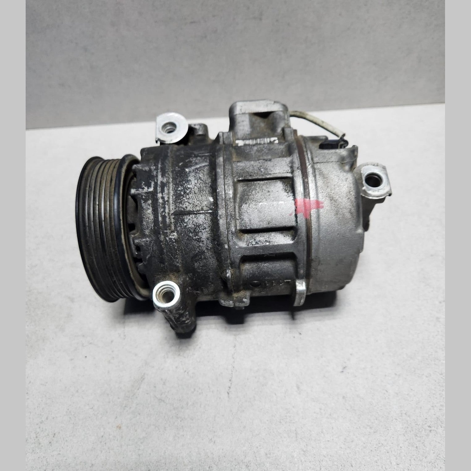 2006-2007 BMW 525i Air Conditioning Compressor 6956715 E60 E61 E63 E64 E65 E66