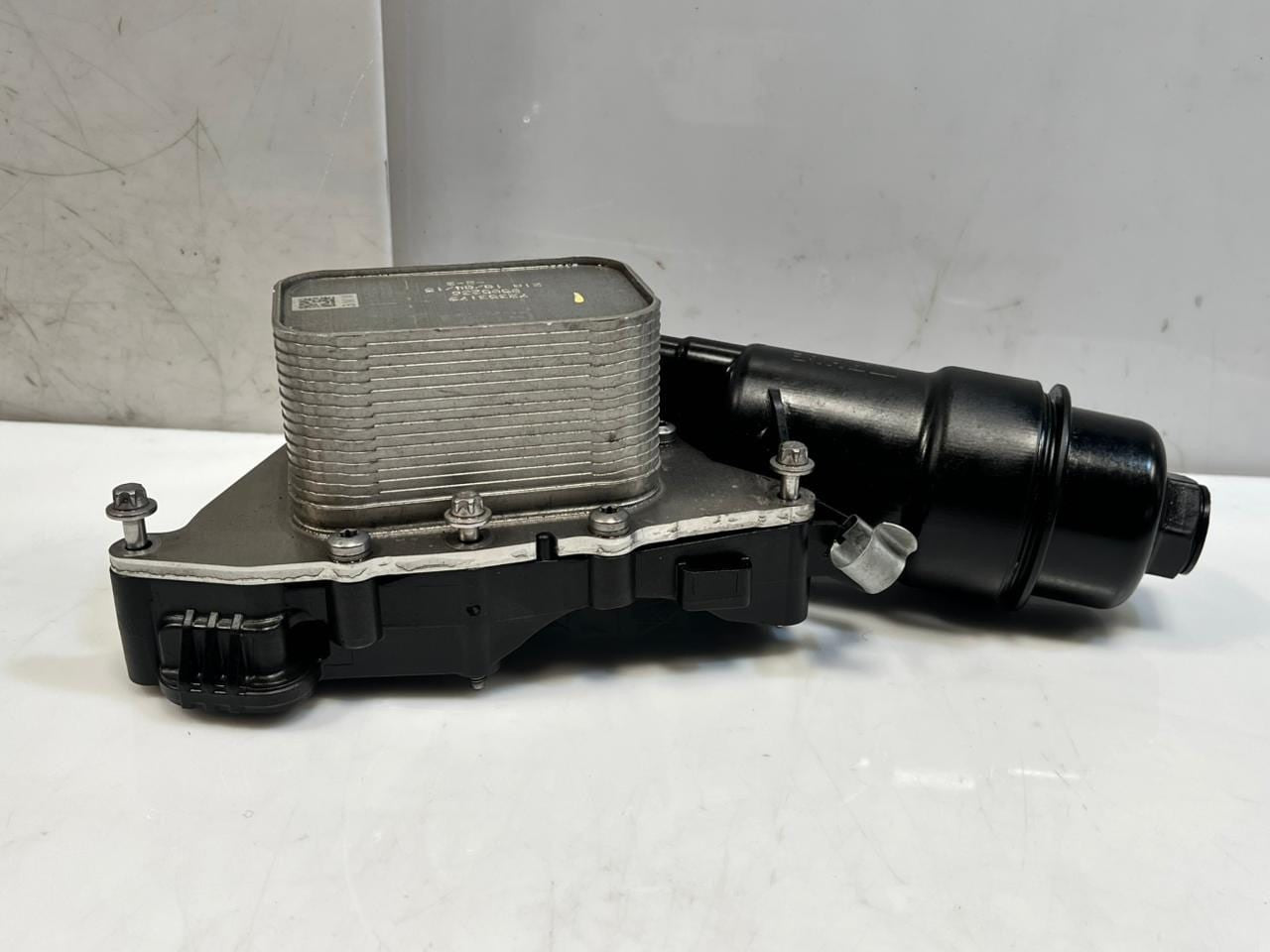 2017-2024 Mini Cooper F60 F56 1.5 12V 136HP Countryman Engine Oil Cooler 8585236