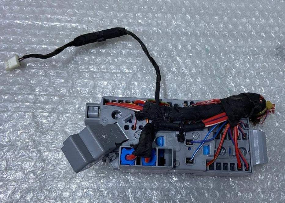 BMW M340i 330i 330e G20 G26 Front Power Distribution Fuse Relay Box 6807487