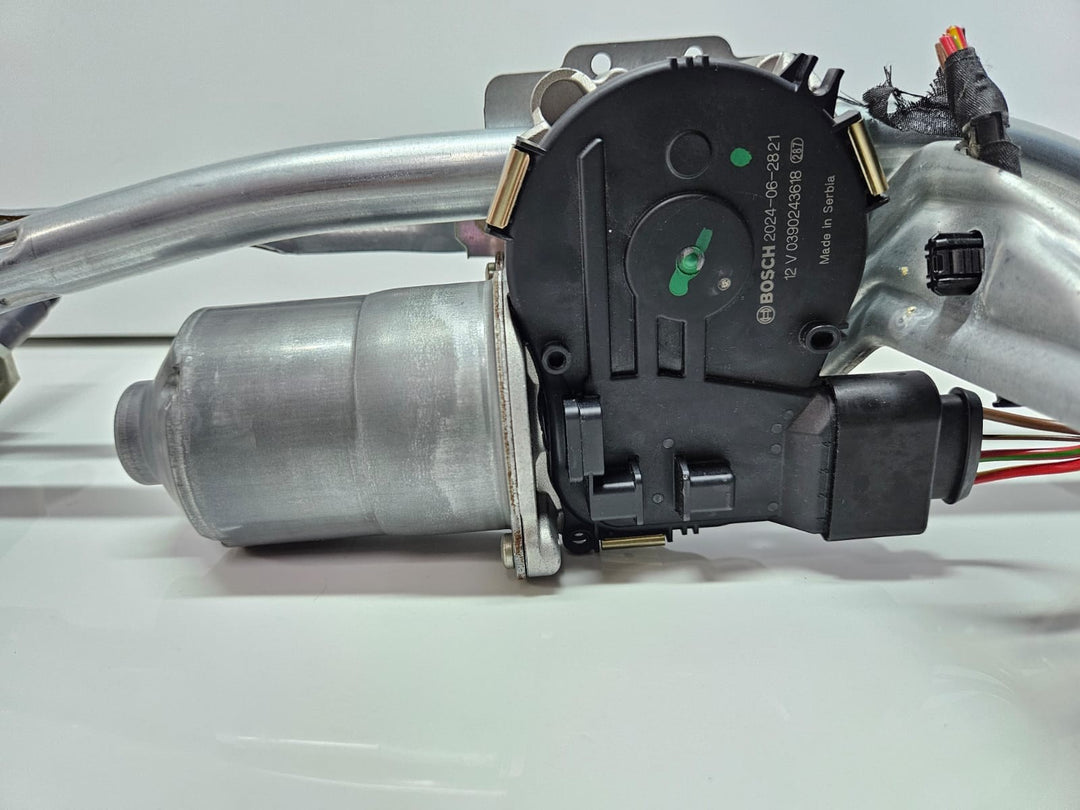  9478840-2015-2026 BMW X1 U11 RHD Windshield Wiper Motor and Linkage OEM