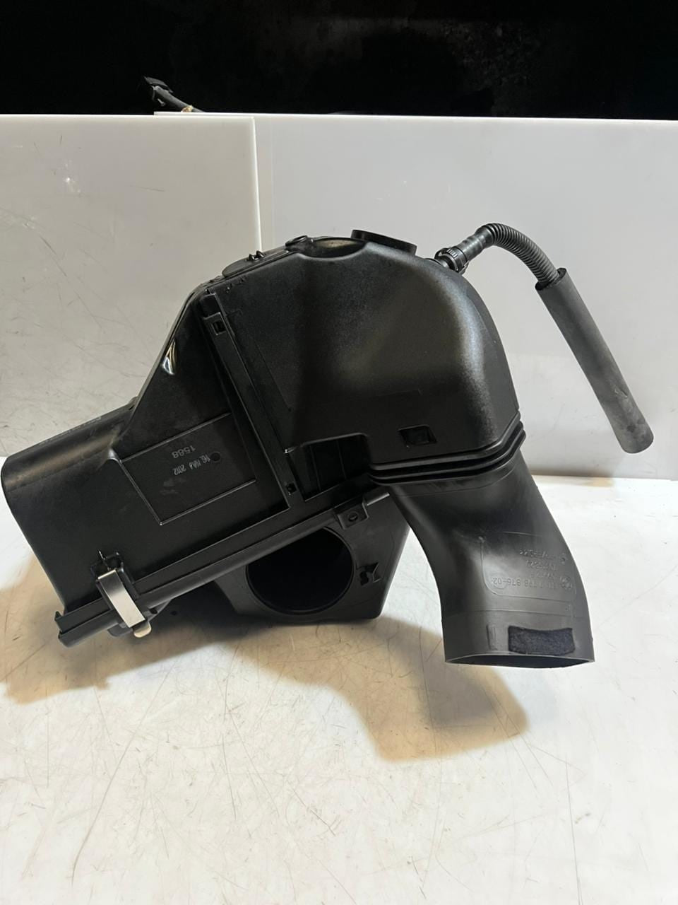 2011 BMW E90, E91, E92, E93 X1 E84 130KW DIESEL Air Filter Housing 8512599 OEM