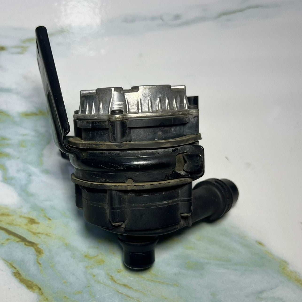 Mercedes-Benz C300 W205 W222 GLC Engine Auxiliary Water Pump Bosch A000 5002686