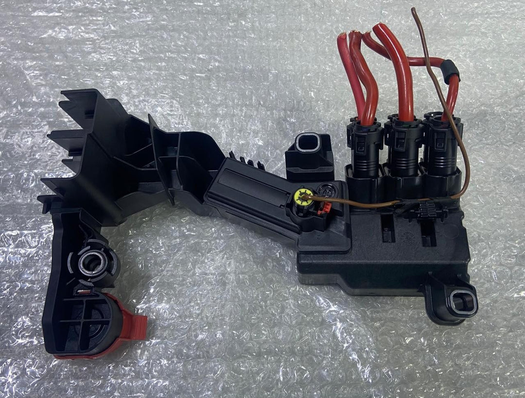 OEM BMW X5 X6 G05 G06 BATTERY VOLTAGE JUMP START TERMINAL POINT 6841556