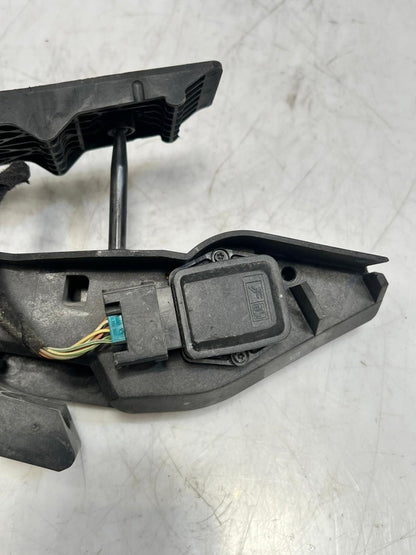2000-2006 BMW E39, E46, and E53 X5 Accelerator Pedal 6762480 OEM