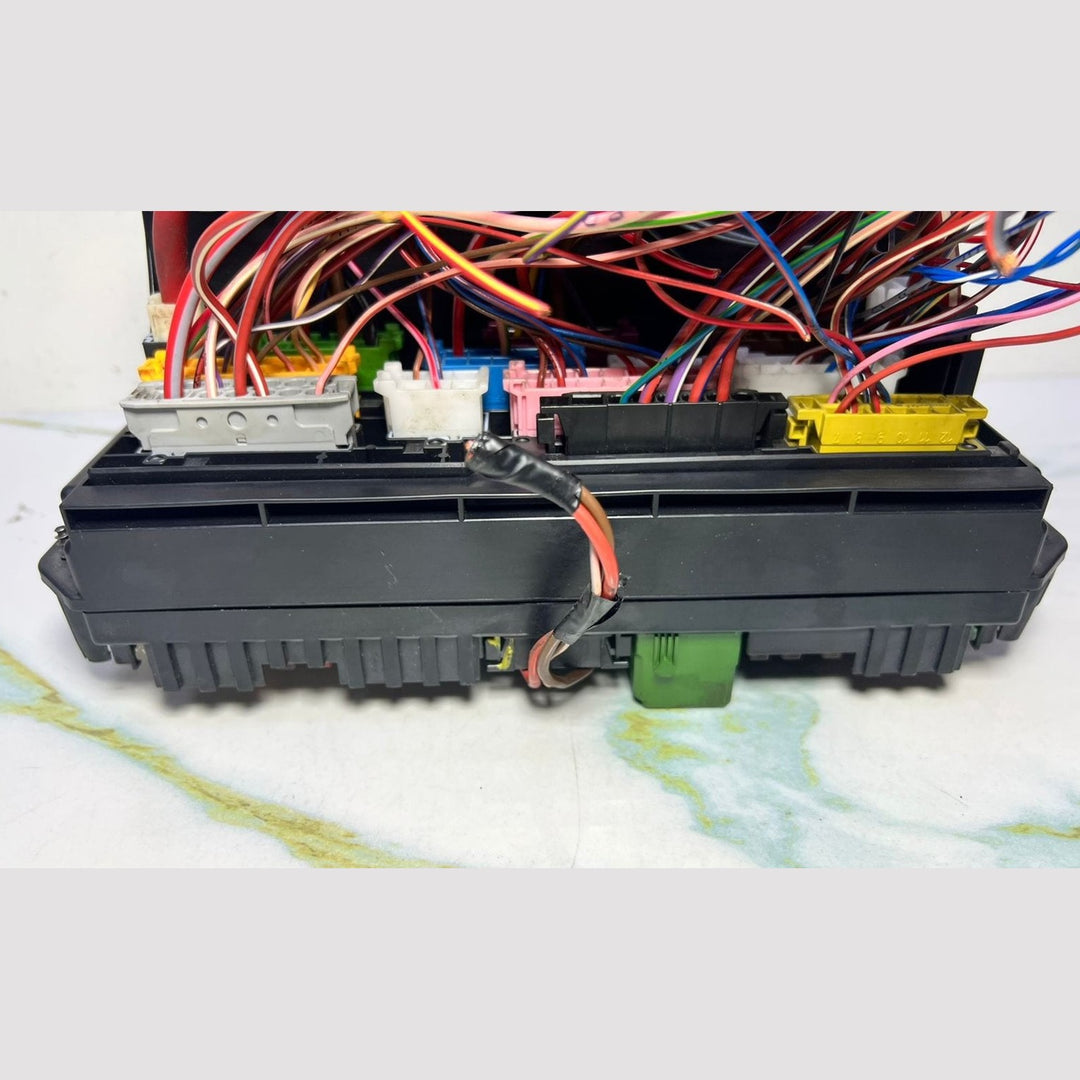 2011-2012 Mercedes-Benz C250 Fuse Relay Box Sam Module A2129005812 W204 C300 C63