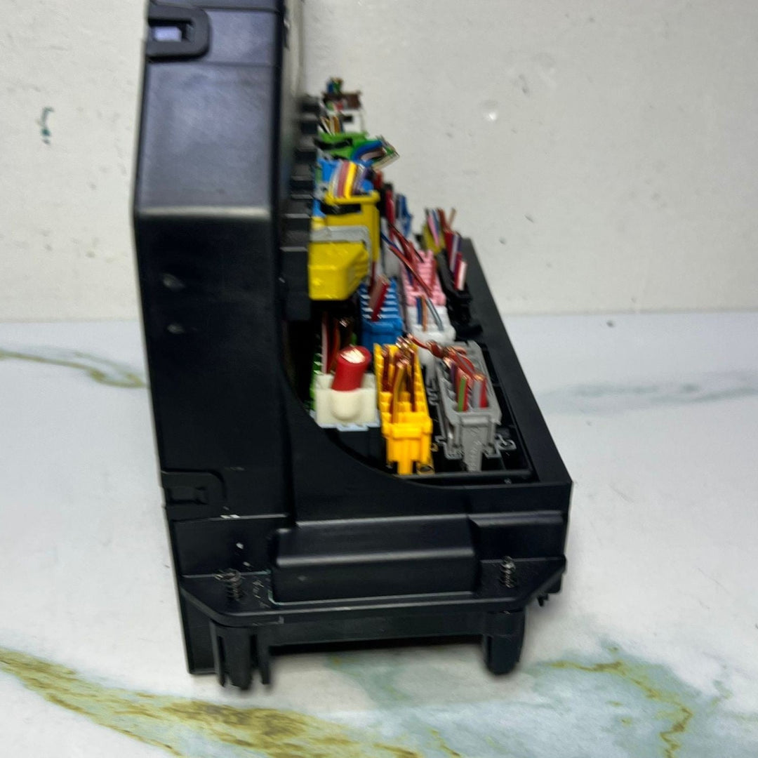 10-18 Mercedes-Benz W212 W204 Front SAM Module Relay Fuse Box A212 9003514 OEM