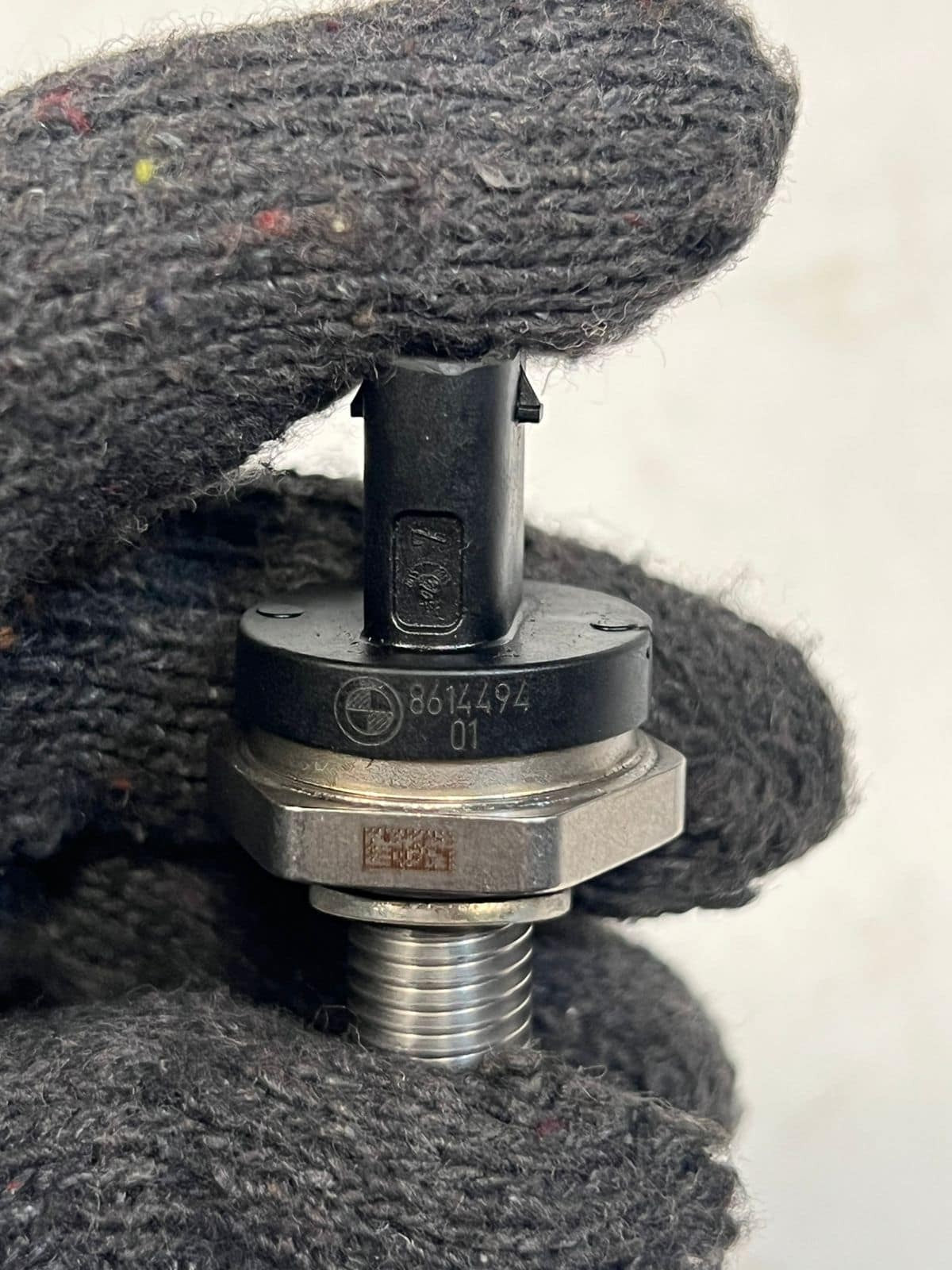 BMW 3 7 Series F30 F31 F35 G11 G12 Oil Pressure Sensor 8614494 OEM