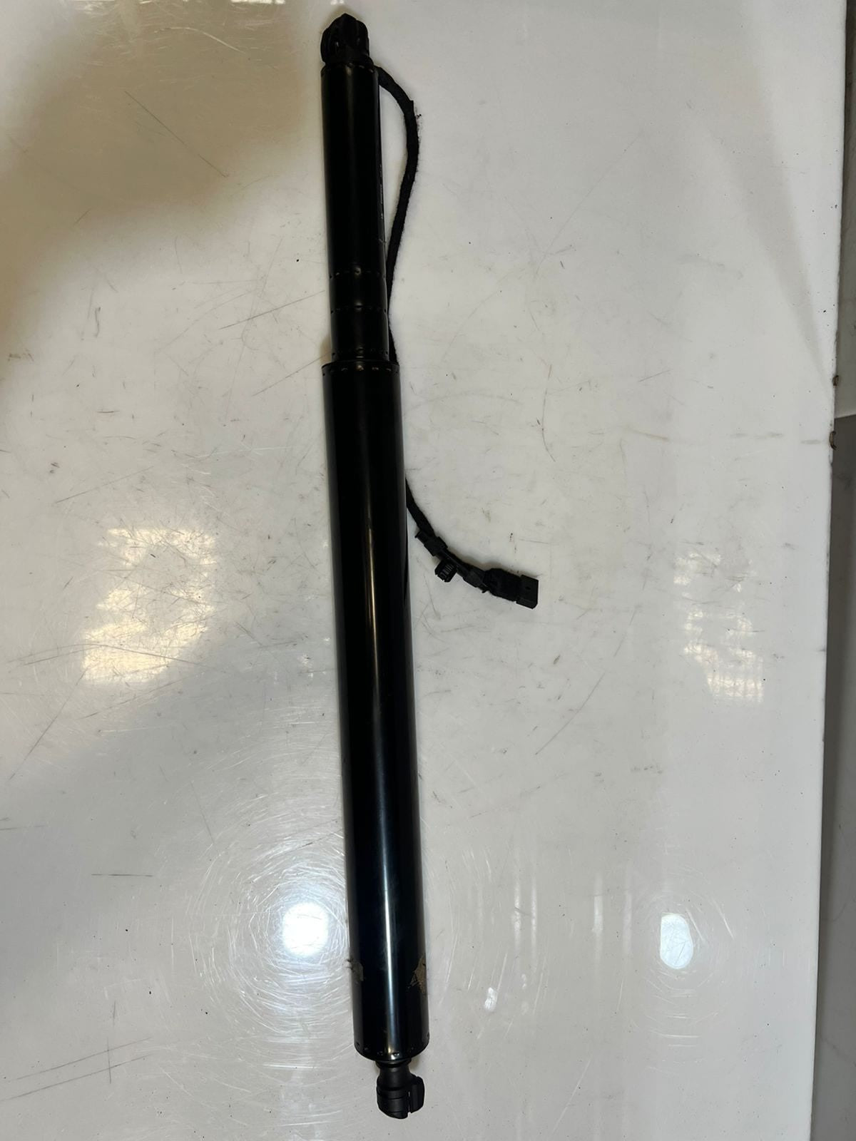 BMW iX xDrive 120 Tailgate Gas Spring Left SPINDLE 5A635D3 OEM