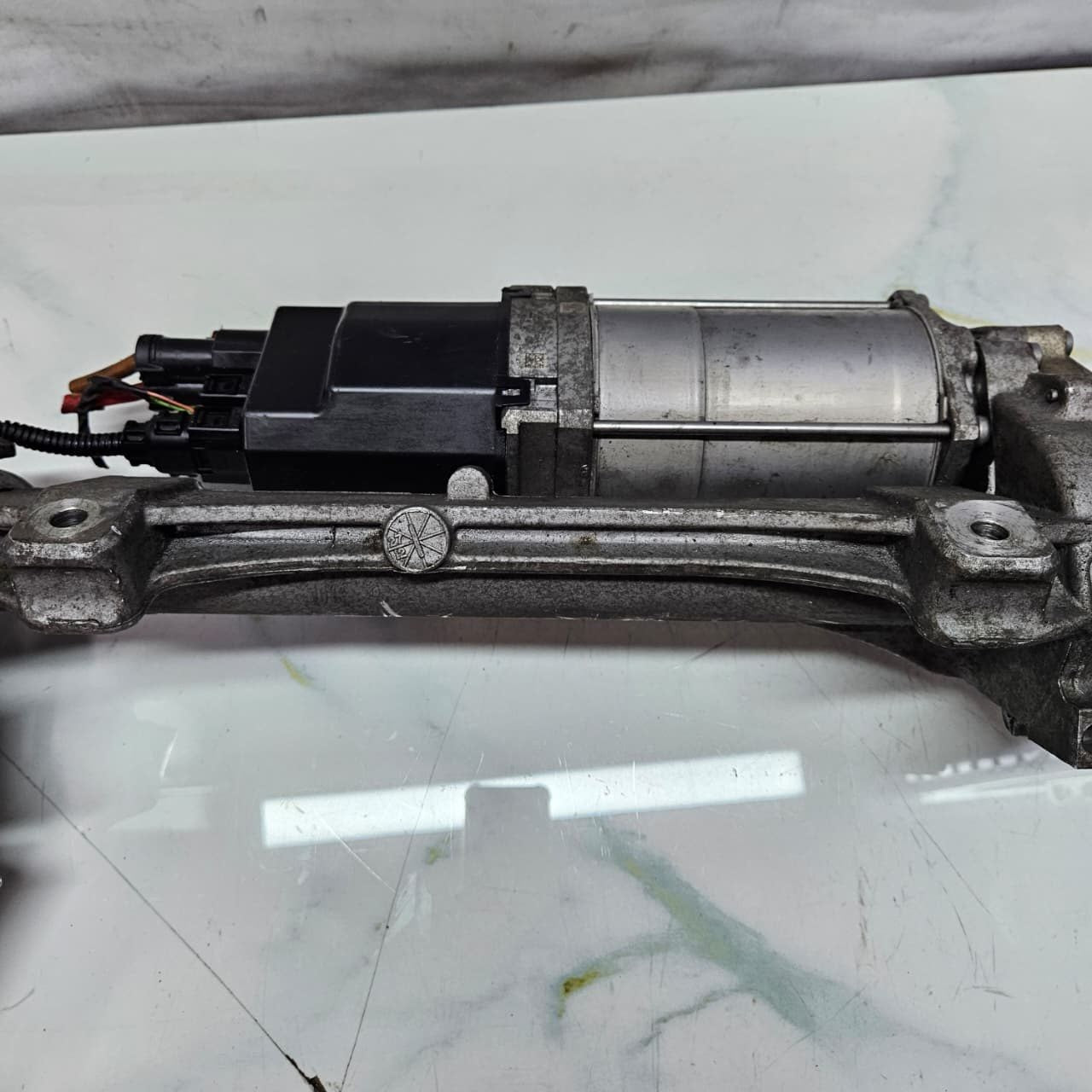 BMW F20, F21, F30 Power Steering Rack RHD 6859305 OEM