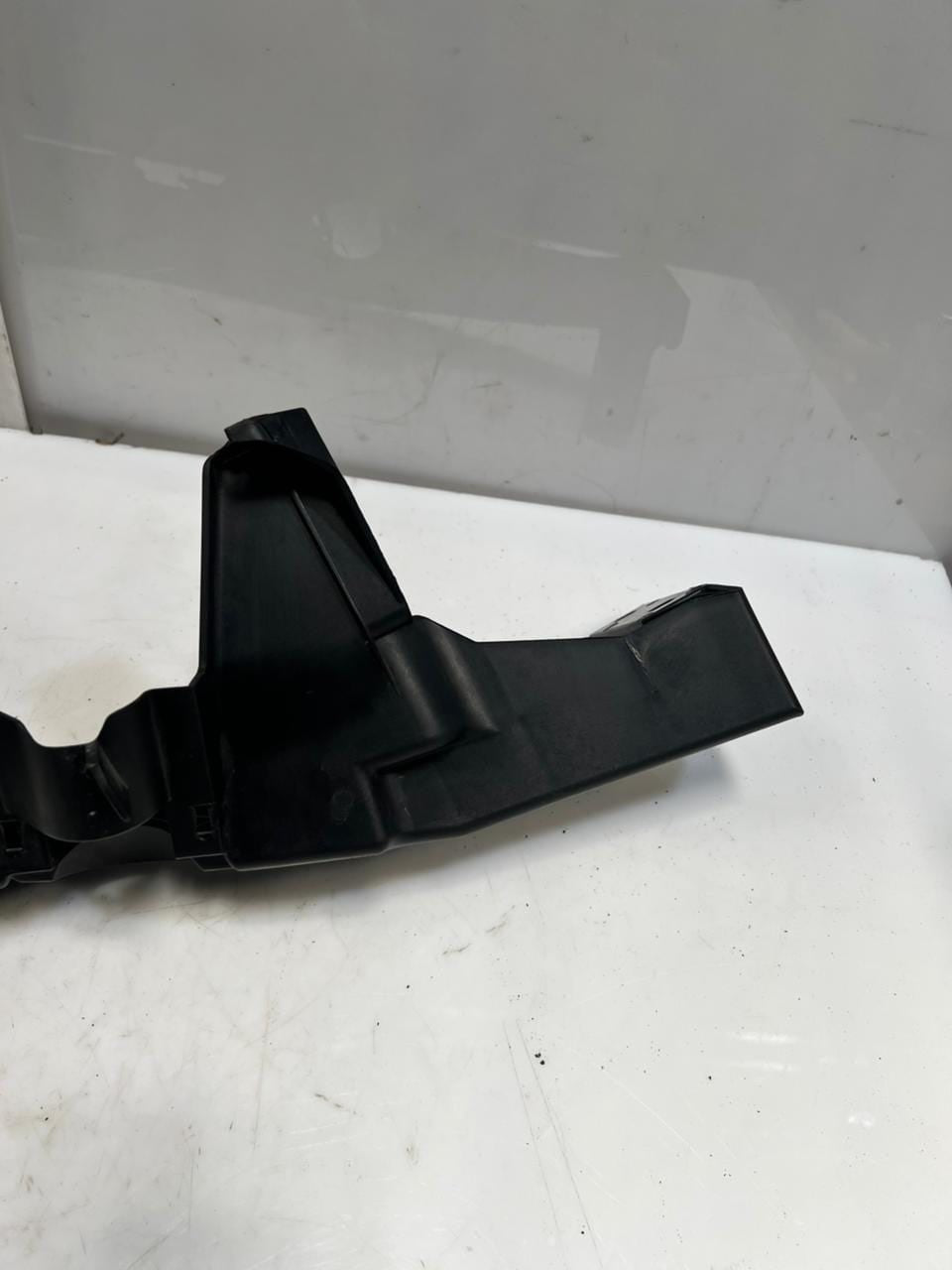 2006-2008 BMW 325i 3 Series E90 E91 Headlight Mounting Bracket LEFT 7116707 OEM
