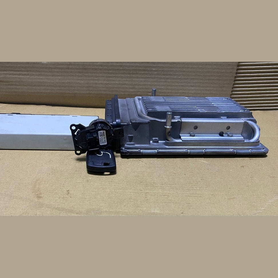 BOSCH 2009-2013 BMW 750i Engine Control Module 7608099 BMW 550i and 750i F01 F02